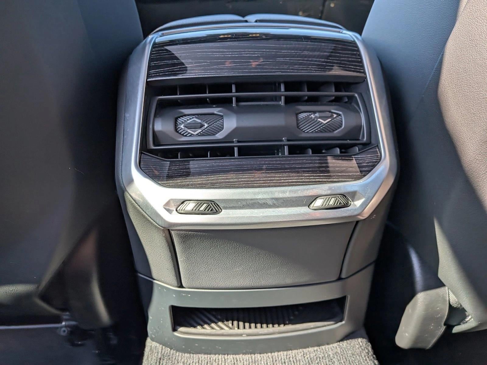 2025 BMW 740i xDrive Sedan