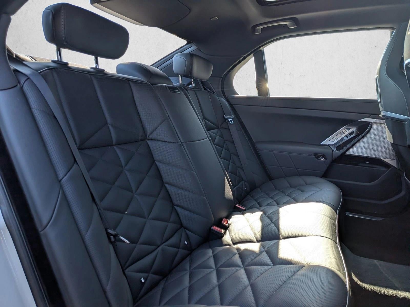 2025 BMW 740i xDrive Sedan