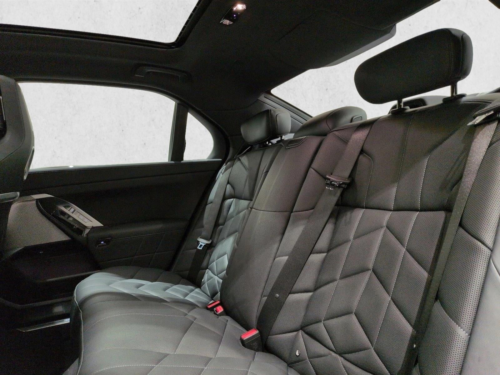 2024 BMW 760i xDrive Sedan