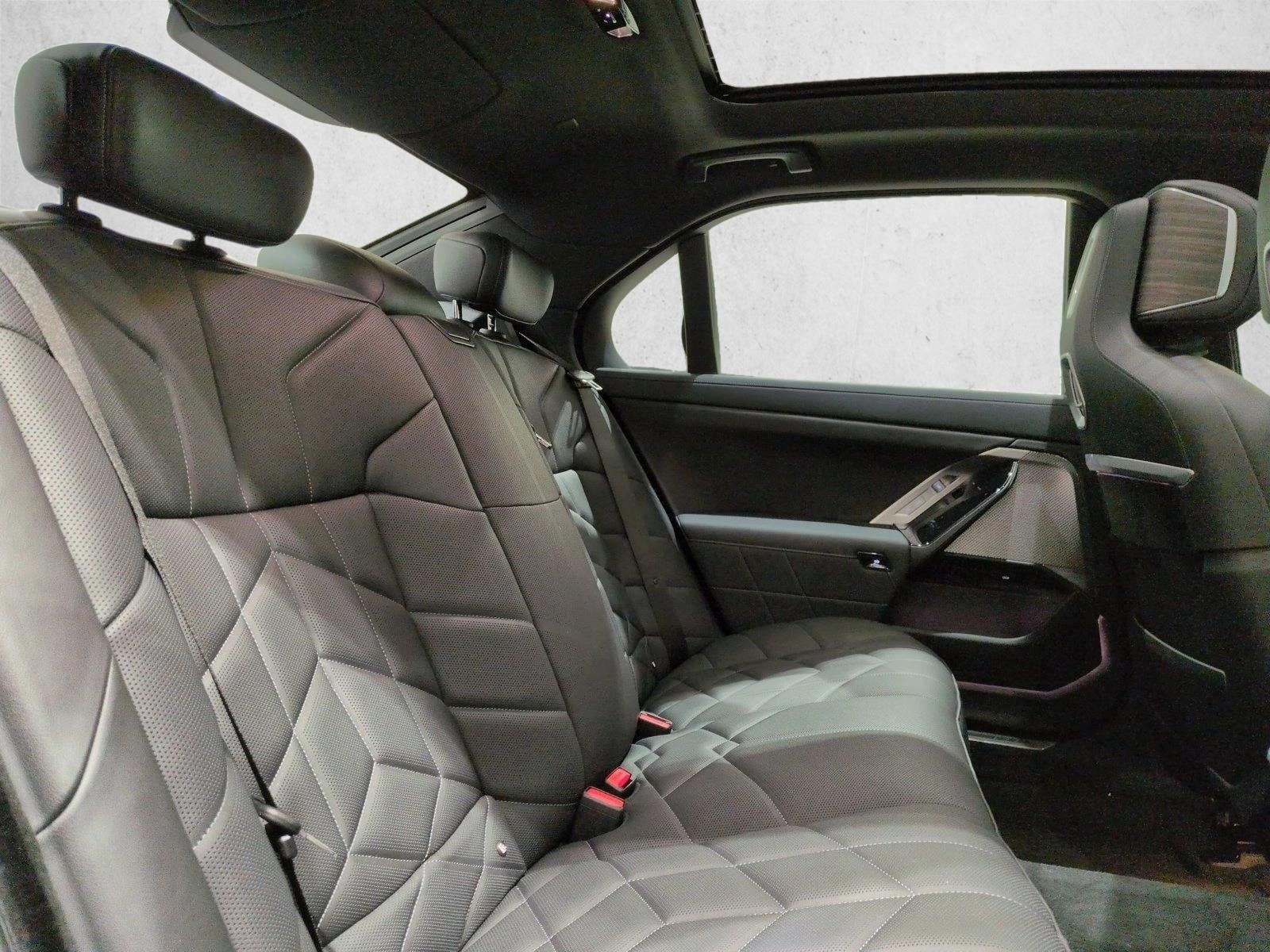 2024 BMW 760i xDrive Sedan