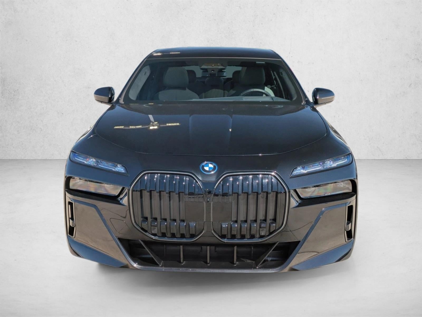 2025 BMW 750e xDrive Plug-In Hybrid
