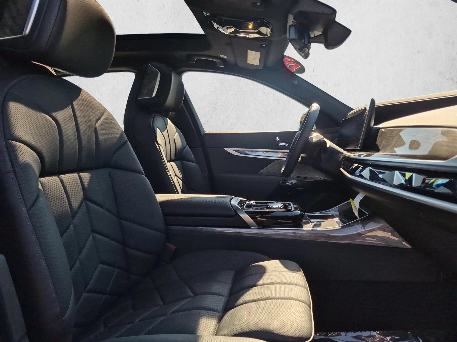 2025 BMW i7 Sedan
