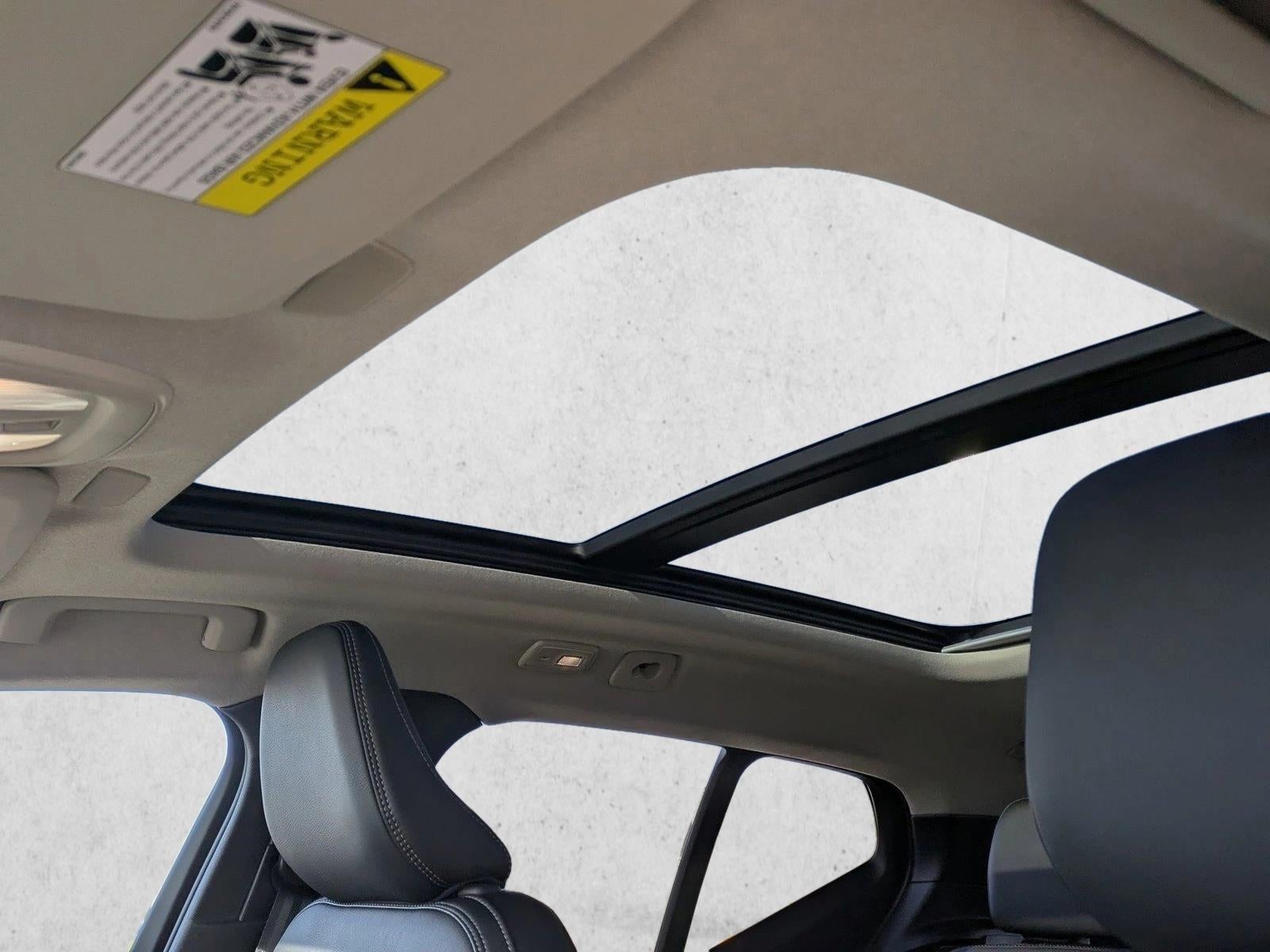 2025 Volvo XC40 B5 AWD Plus Dark Theme