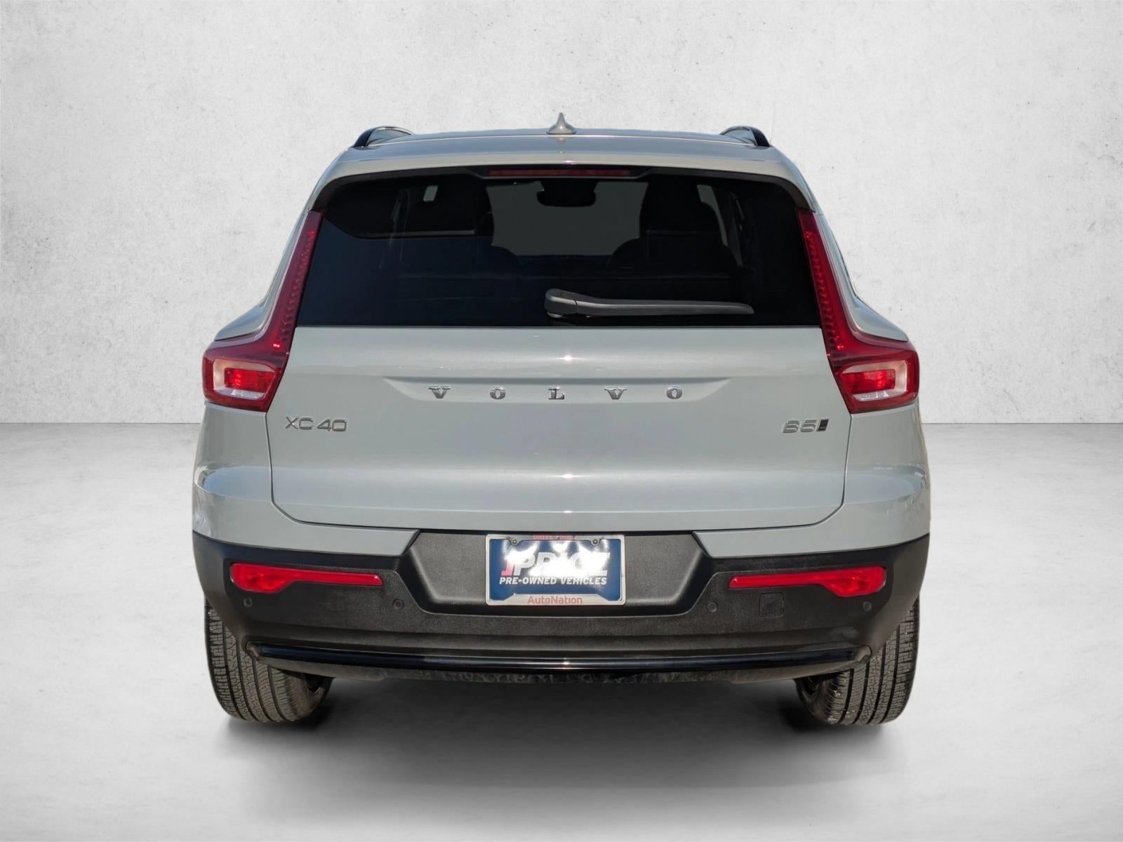 2025 Volvo XC40 B5 AWD Plus Dark Theme