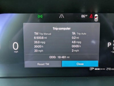 2024 Volvo XC40 B5 AWD Plus Dark Theme