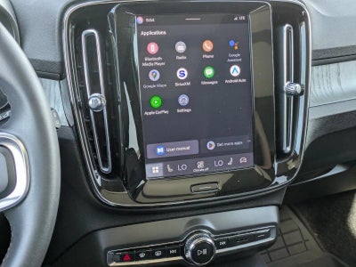 2024 Volvo XC40 B5 AWD Plus Dark Theme