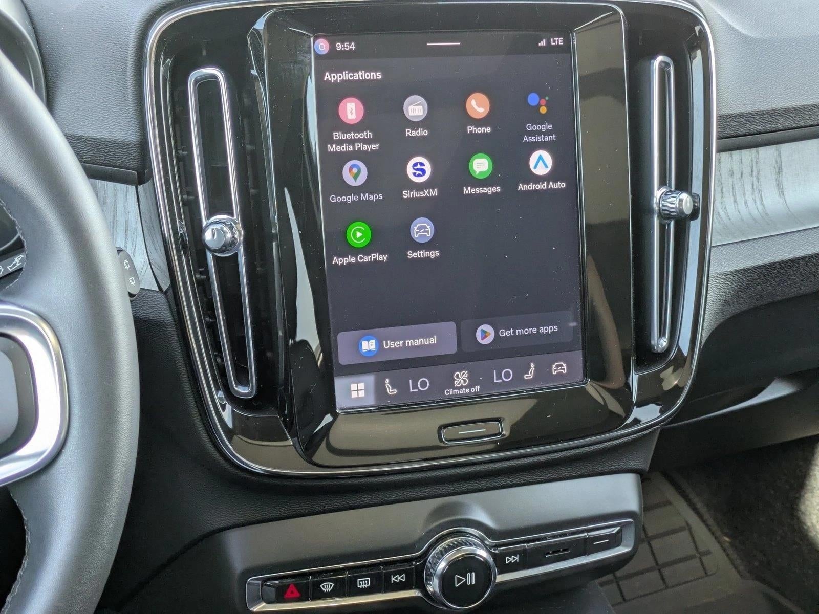 2024 Volvo XC40 B5 AWD Plus Dark Theme