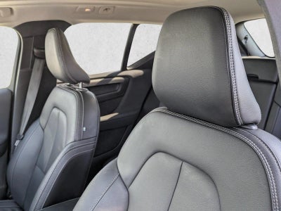 2024 Volvo XC40 B5 AWD Plus Dark Theme