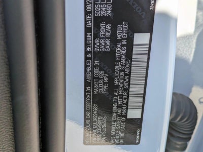 2024 Volvo XC40 B5 AWD Plus Dark Theme