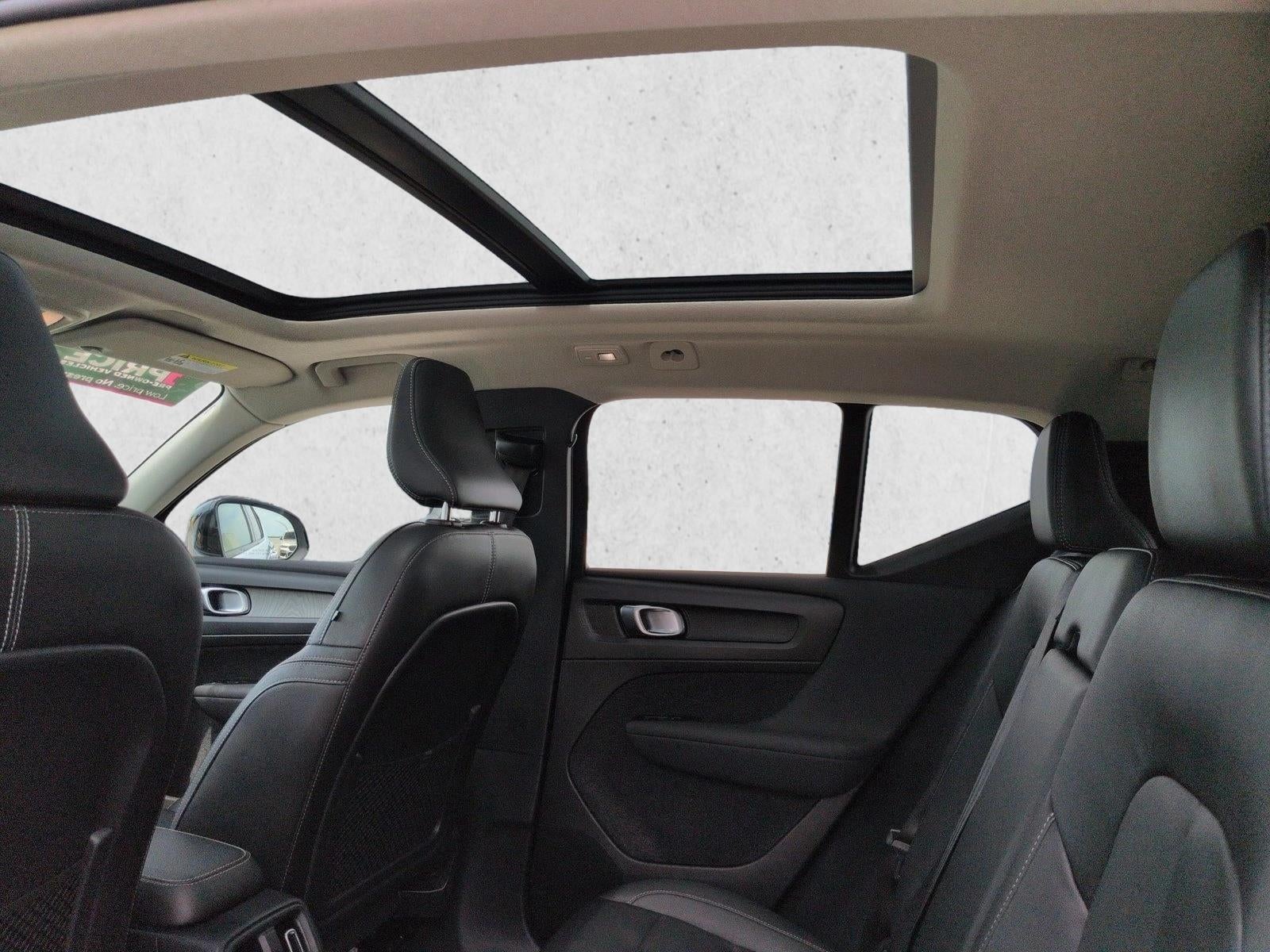 2024 Volvo XC40 B5 AWD Plus Dark Theme