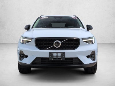 2024 Volvo XC40 B5 AWD Plus Dark Theme
