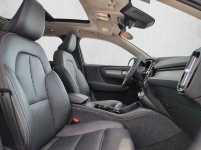 2024 Volvo XC40 B5 AWD Plus Dark Theme