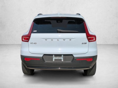 2024 Volvo XC40 B5 AWD Plus Dark Theme