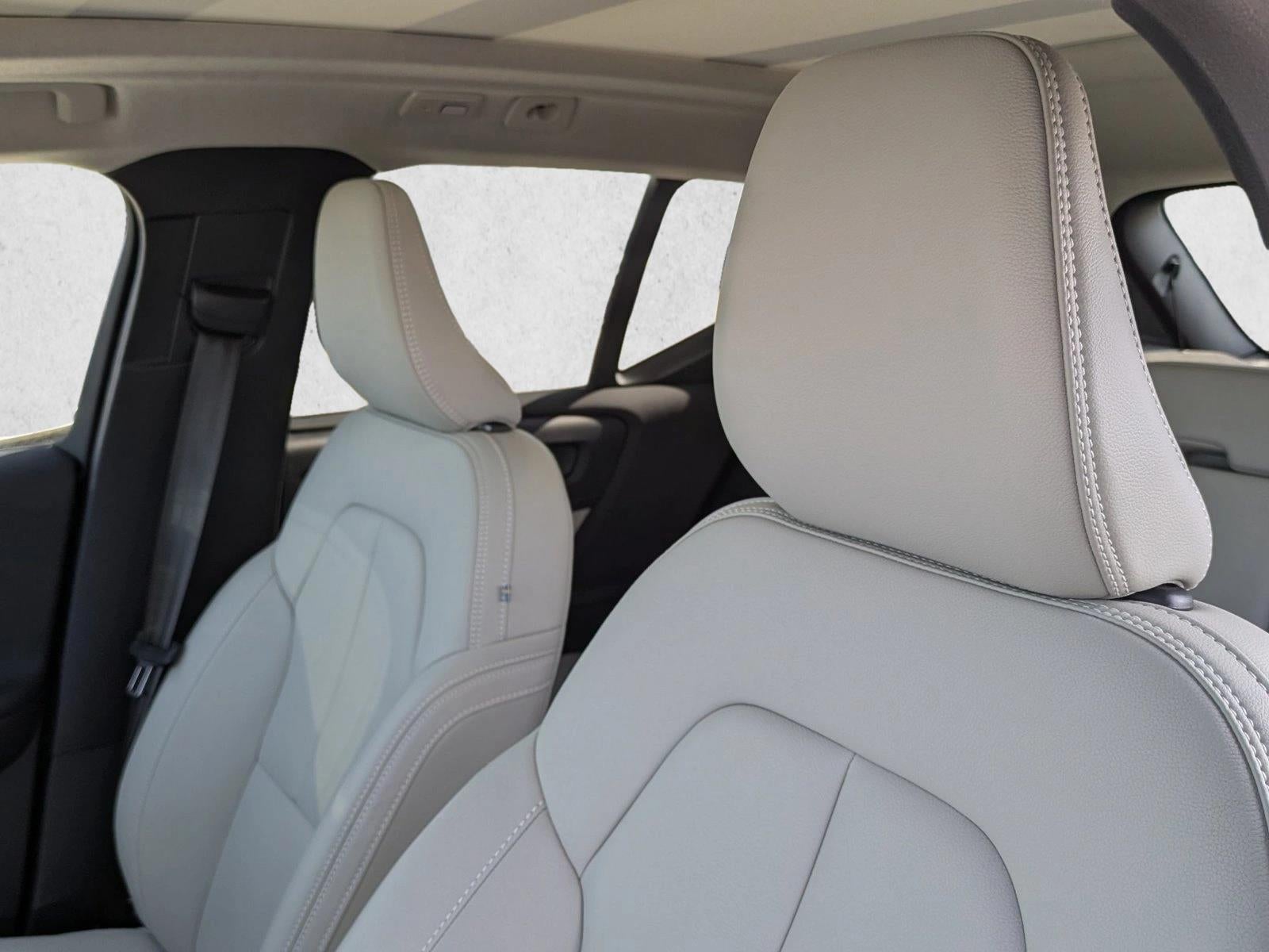 2026 Volvo XC40 B5 AWD Ultra