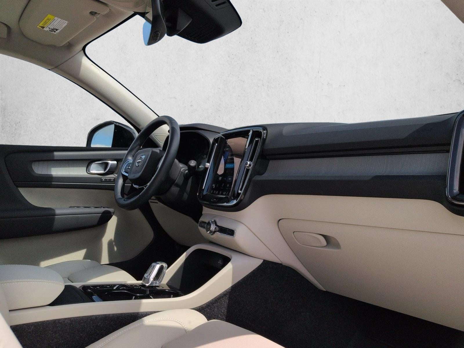 2026 Volvo XC40 B5 AWD Ultra