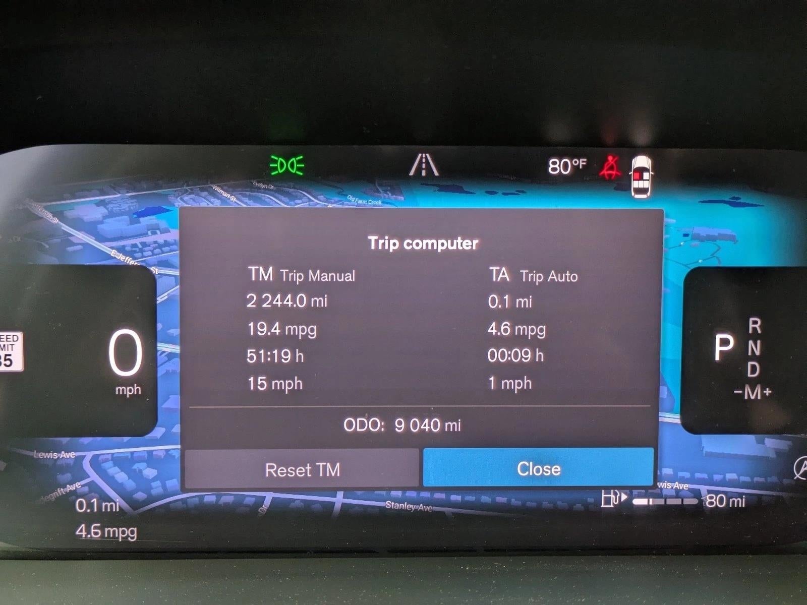 2023 Volvo XC40 B5 AWD Plus Dark Theme