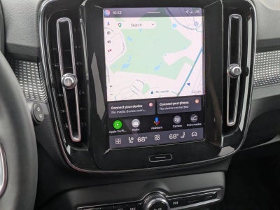 2023 Volvo XC40 B5 AWD Plus Dark Theme