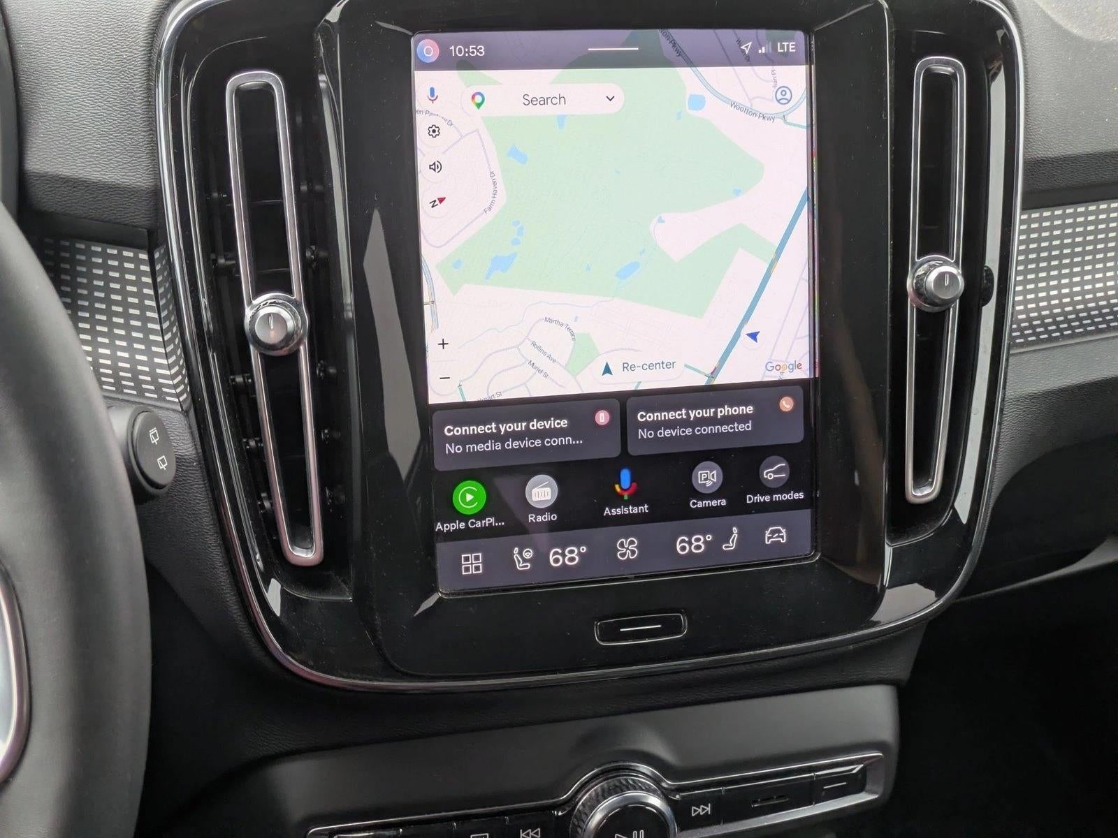 2023 Volvo XC40 B5 AWD Plus Dark Theme