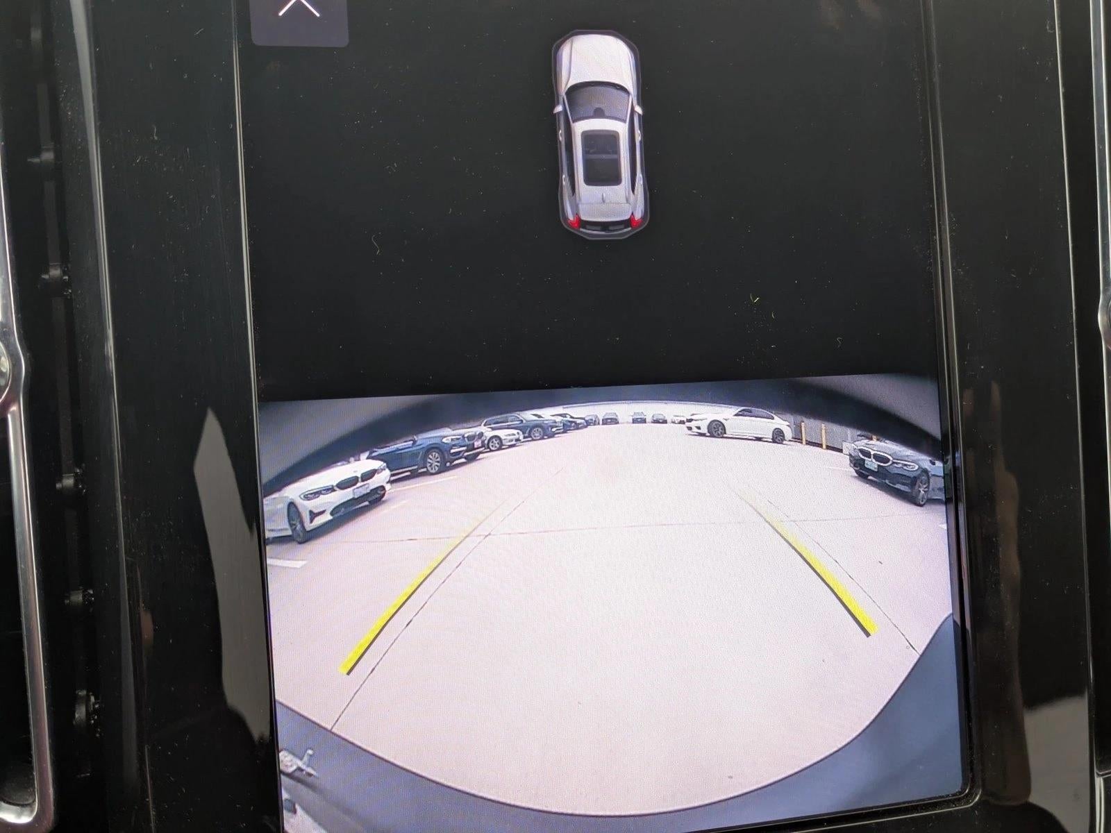 2023 Volvo XC40 B5 AWD Plus Dark Theme