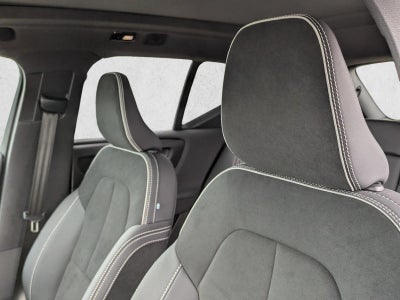 2023 Volvo XC40 B5 AWD Plus Dark Theme