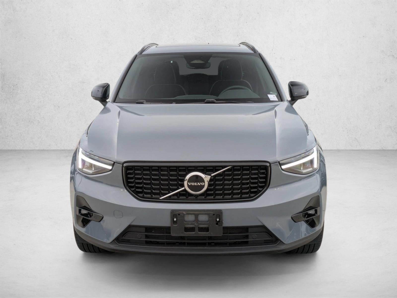2023 Volvo XC40 B5 AWD Plus Dark Theme