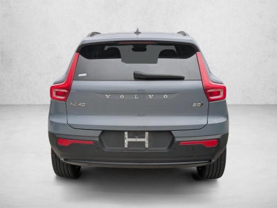 2023 Volvo XC40 B5 AWD Plus Dark Theme