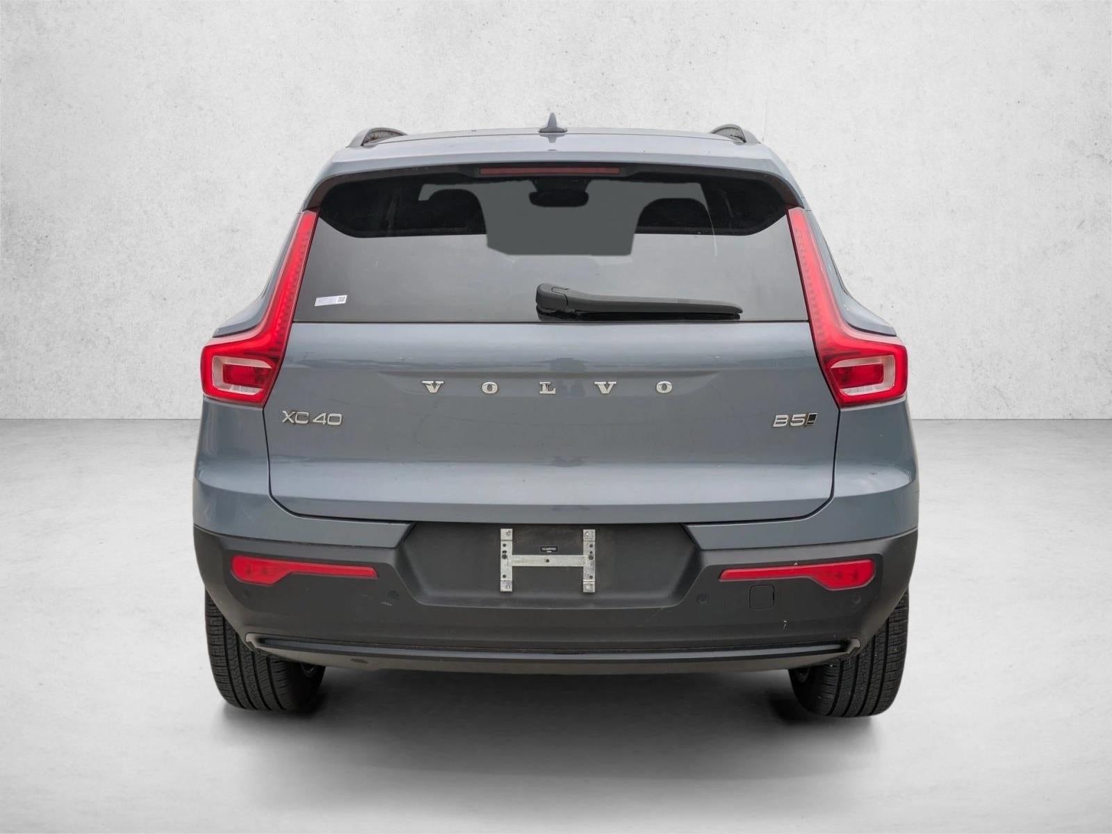 2023 Volvo XC40 B5 AWD Plus Dark Theme