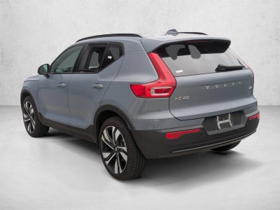 2023 Volvo XC40 B5 AWD Plus Dark Theme