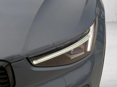2023 Volvo XC40 B5 AWD Plus Dark Theme