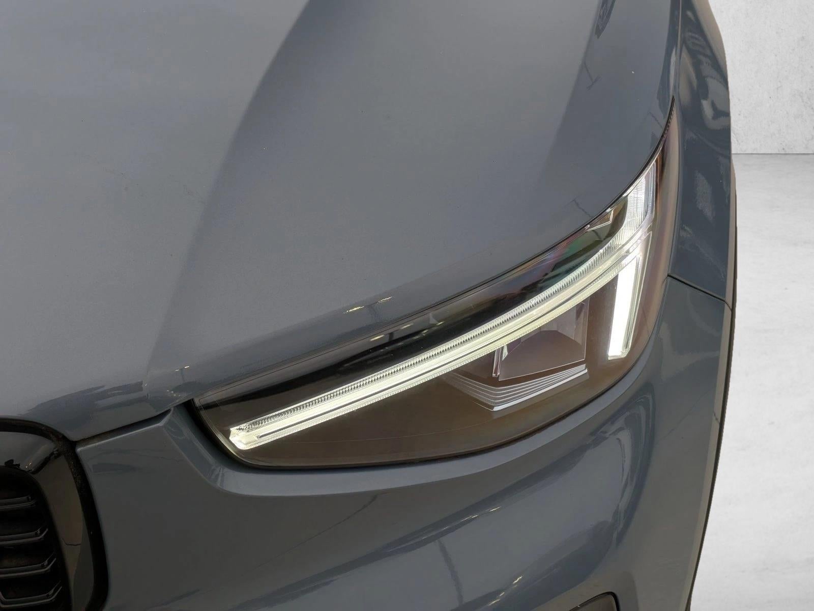 2023 Volvo XC40 B5 AWD Plus Dark Theme