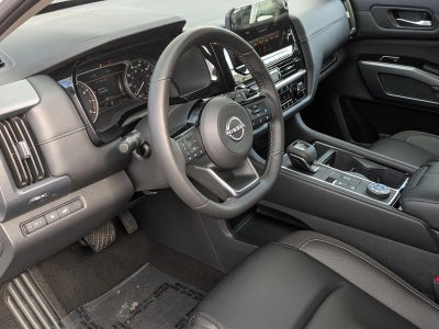 2025 Nissan Pathfinder SL 4WD