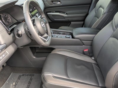 2025 Nissan Pathfinder SL 4WD