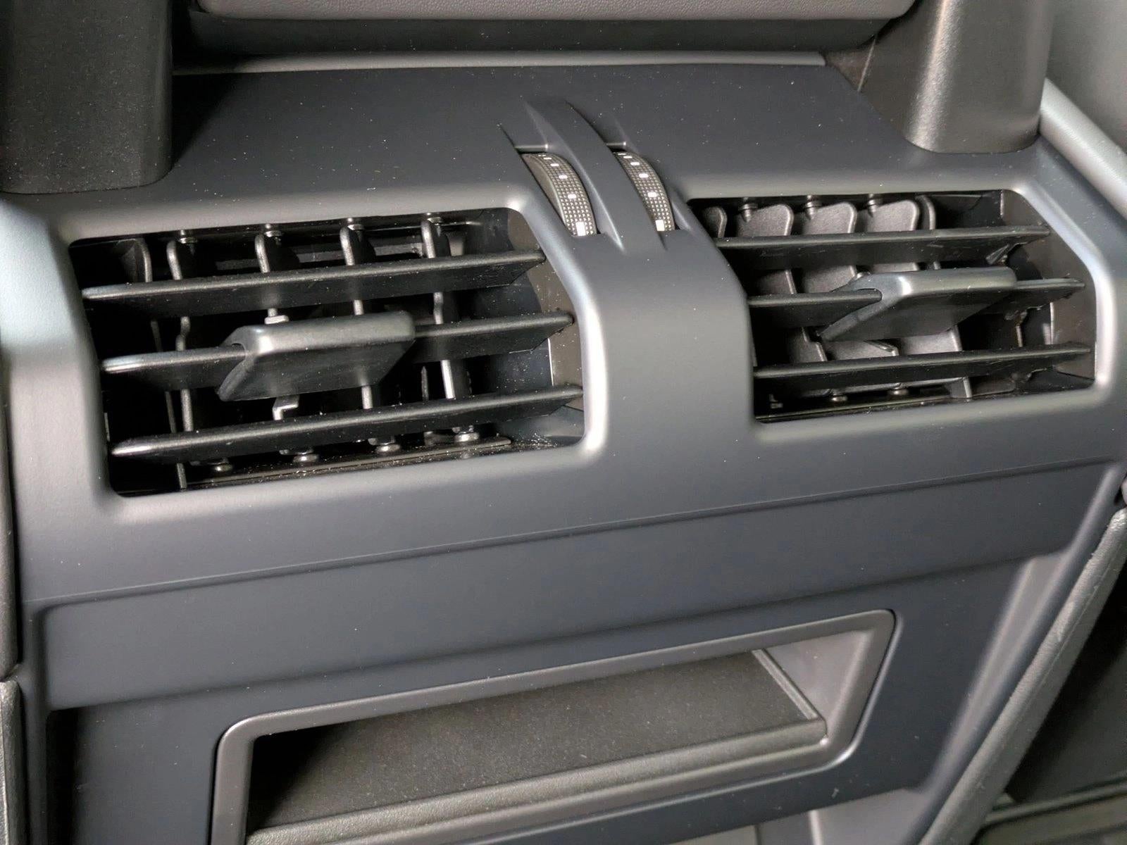 2026 Land Rover Defender 110 P400 X-Dynamic SE