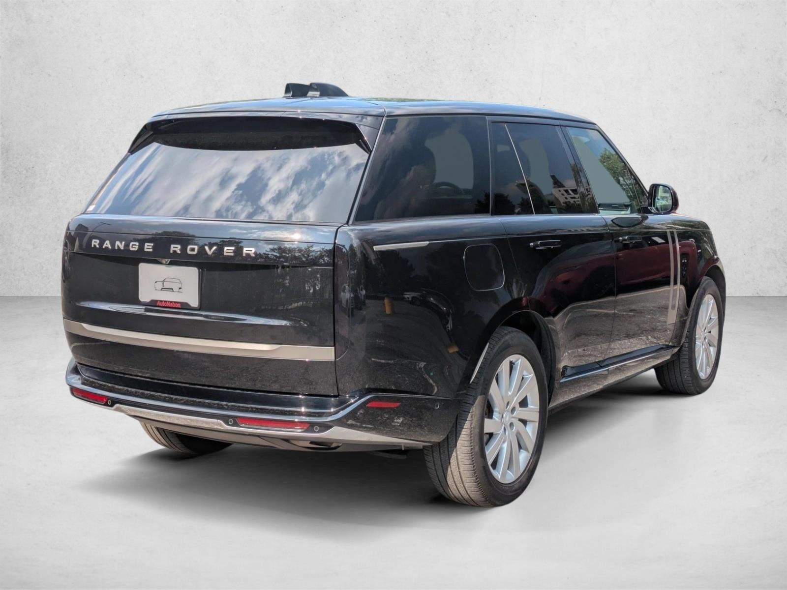 2025 Land Rover Range Rover P550e SE SWB