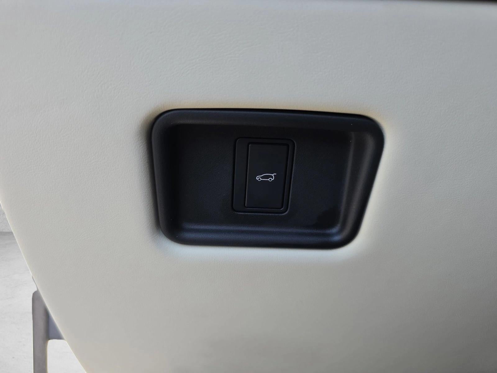 2023 Land Rover Range Rover P530 SE LWB 7 Seat