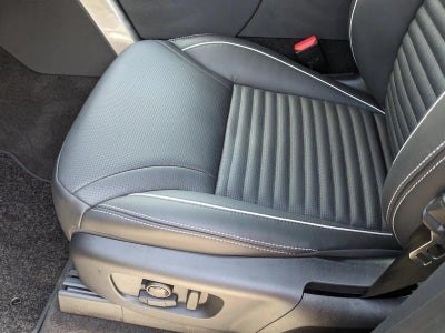 2024 Land Rover Discovery P300 Dynamic SE