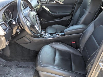 2017 INFINITI QX30 Luxury FWD