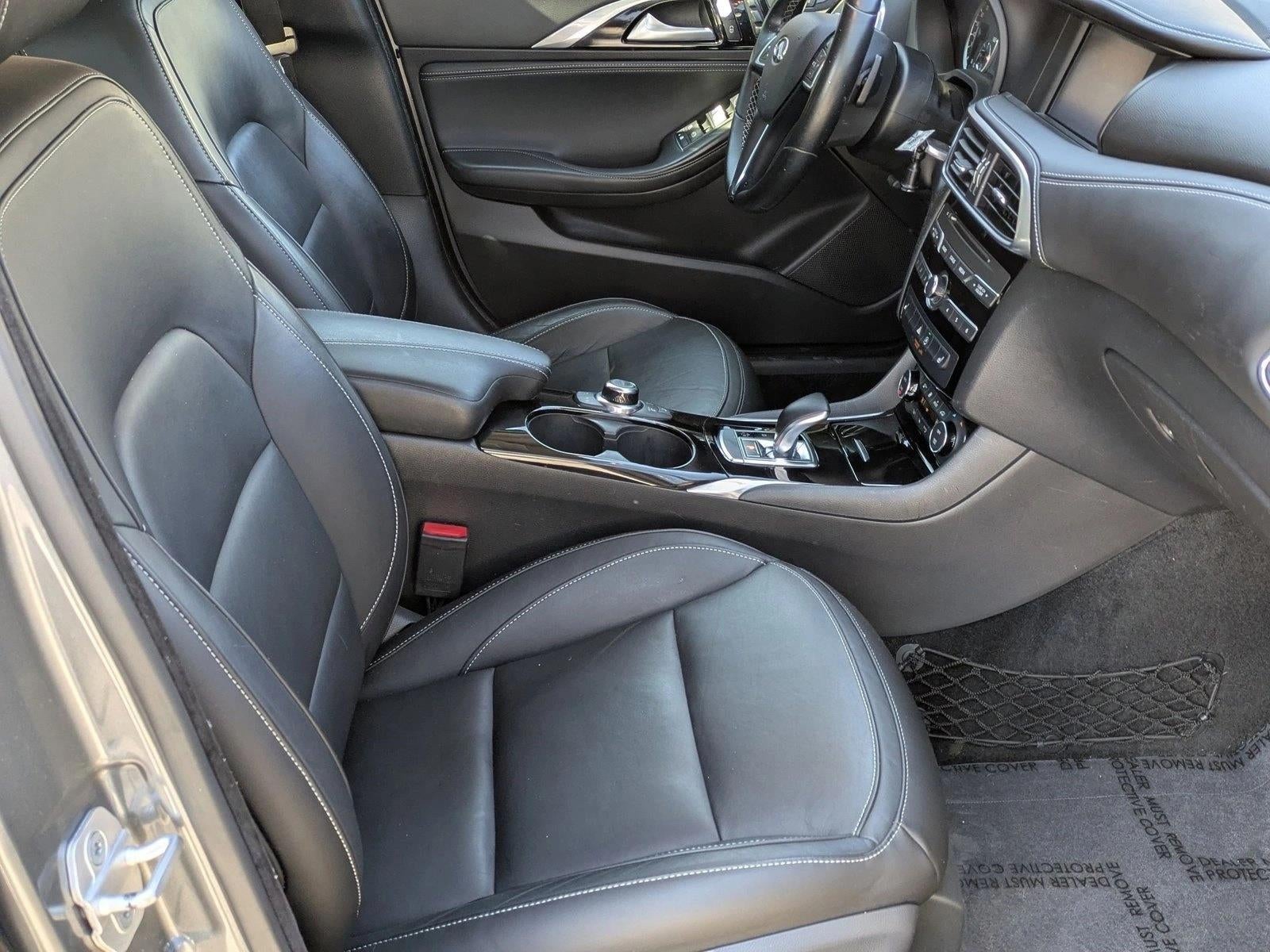 2017 INFINITI QX30 Luxury FWD