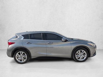2017 INFINITI QX30 Luxury FWD