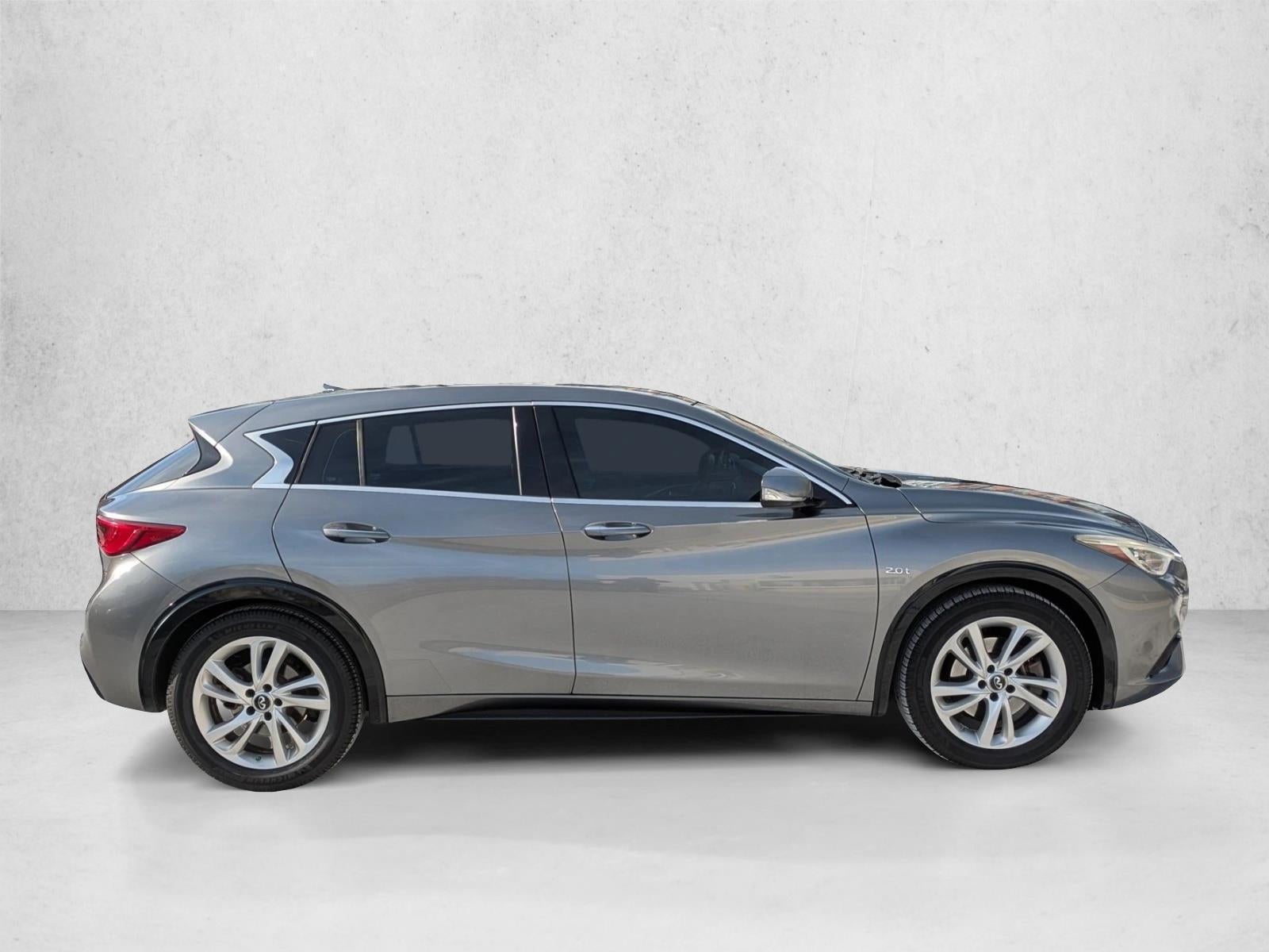 2017 INFINITI QX30 Luxury FWD