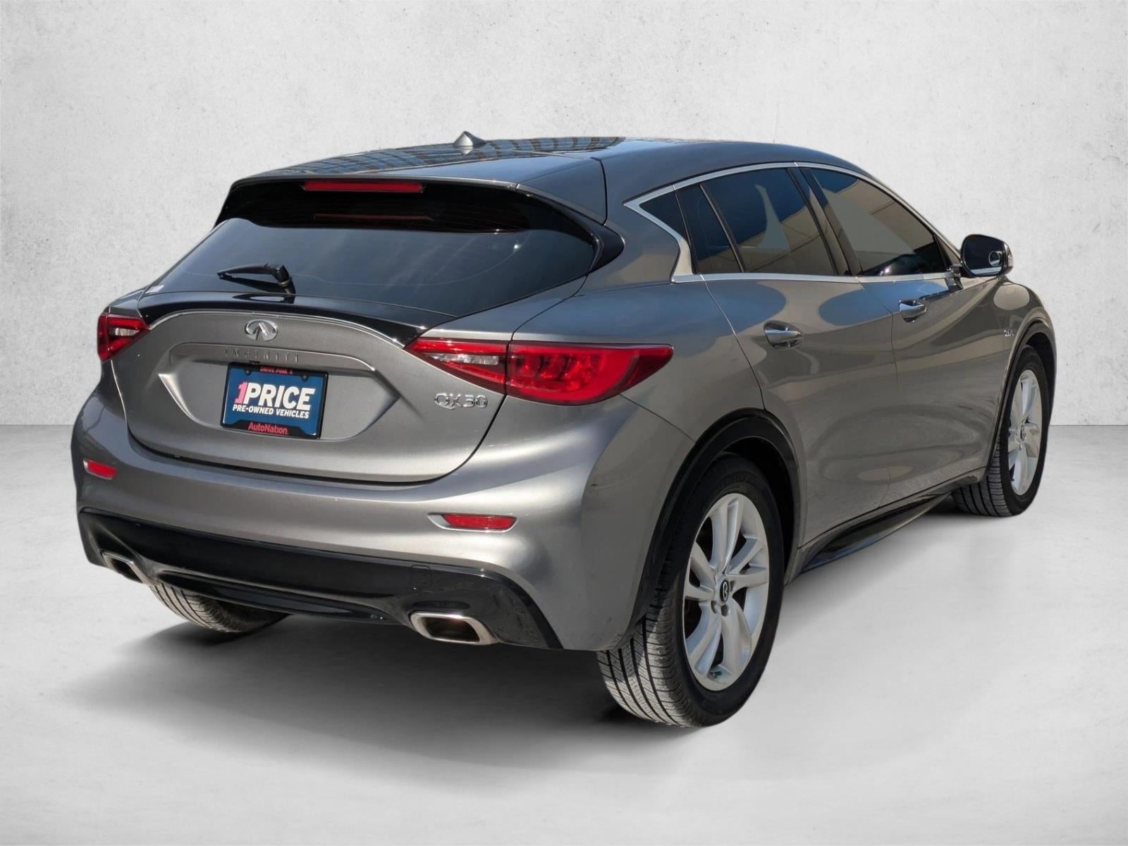 2017 INFINITI QX30 Luxury FWD