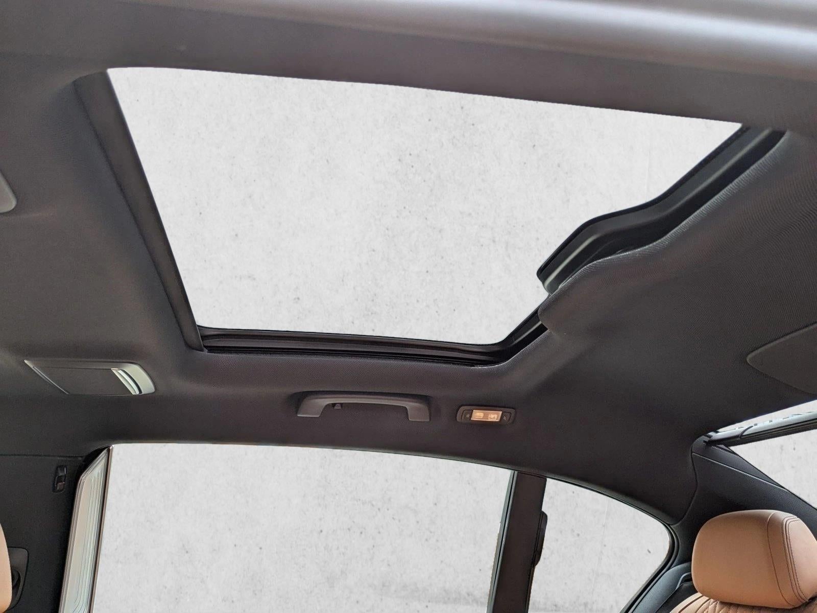 2022 BMW 740i xDrive Sedan