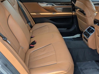 2022 BMW 740i xDrive Sedan