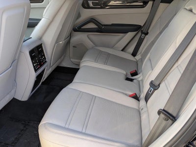 2022 Porsche Cayenne AWD