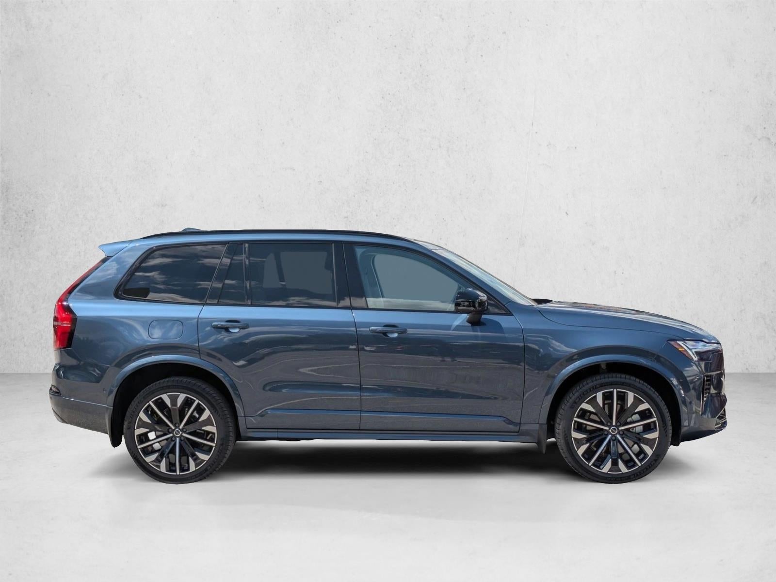 2026 Volvo XC90 B6 AWD Ultra Dark Theme 7-Seater
