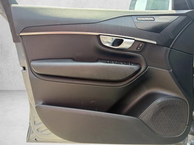 2020 Volvo XC90 T6 AWD Momentum 7 Passenger