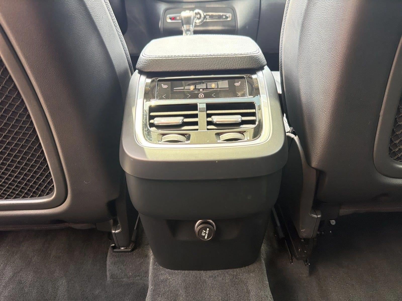 2020 Volvo XC90 T6 AWD Momentum 7 Passenger