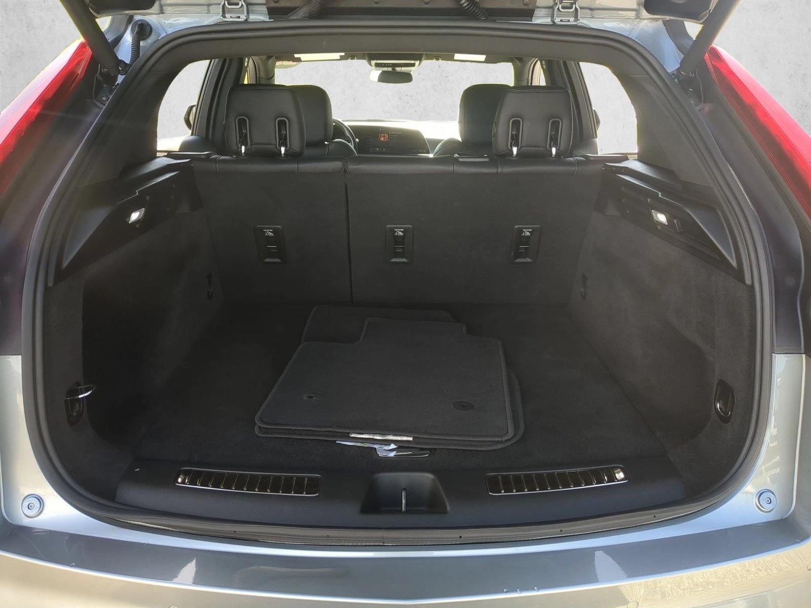 2025 Cadillac XT4 FWD 4dr Premium Luxury