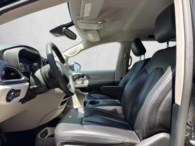2023 Chrysler Pacifica Hybrid Touring L FWD