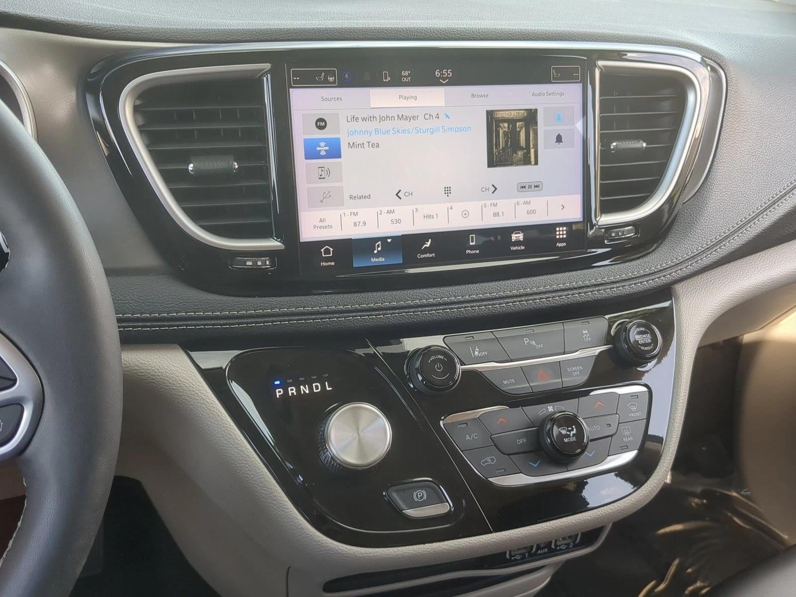 2023 Chrysler Pacifica Hybrid Touring L FWD